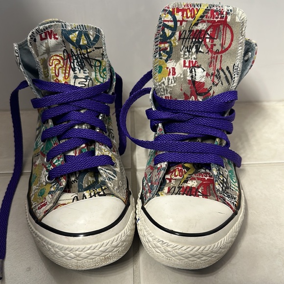 Size 3Y Graffiti Print Converse (Chuck Taylor) - Picture 2 of 8